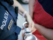 Nit de misteri i sang a Terrassa: dos homes apareixen apunyalats en un pis turístic i ningú sap què ha passat