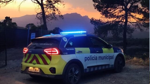 Alerta d'incendi als voltants del polígon de Can Petit de Terrassa