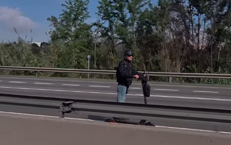 Persecució policial a la C-58 a un usuari de patinet elèctric que circulava en sentit contrari