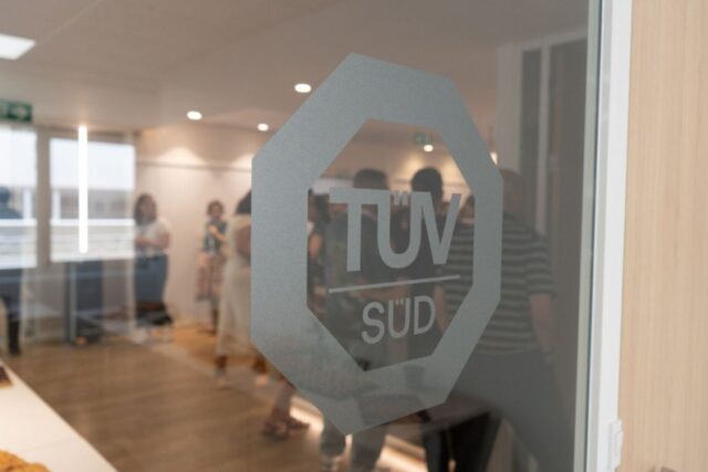 TUV-SUD-100-mejores-empresas-para-trabajar-en-Espana-1x1.jpg